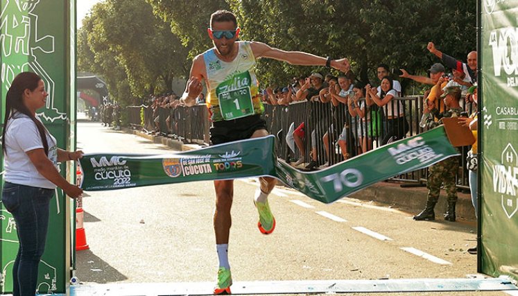 John Tello, campeón de la Media Maratón de Cúcuta. 