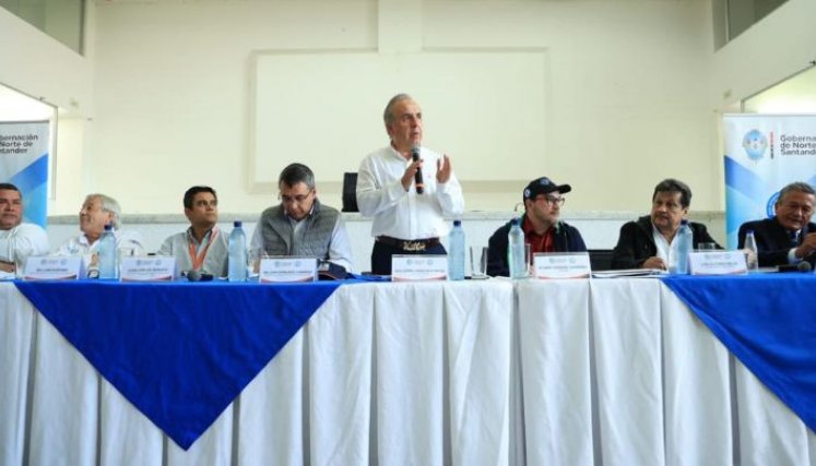 El ministro de Transporte, Guillermo Reyes escuchó ayer a las comunidades de Pamplona y Pamplonita/Foto cortesía