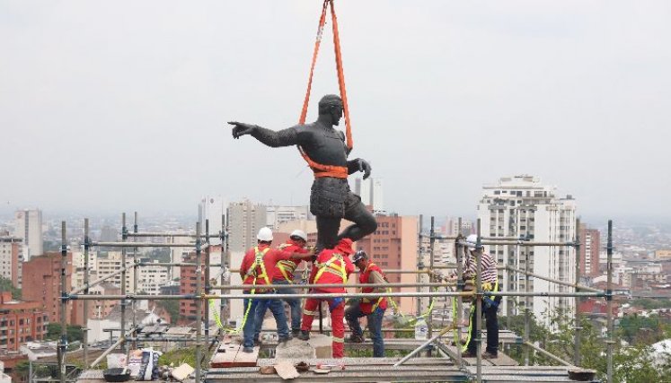 Estatua de Sebastián de Belalcázar regresa año y medio tras ser derribada./Foto: Colprensa