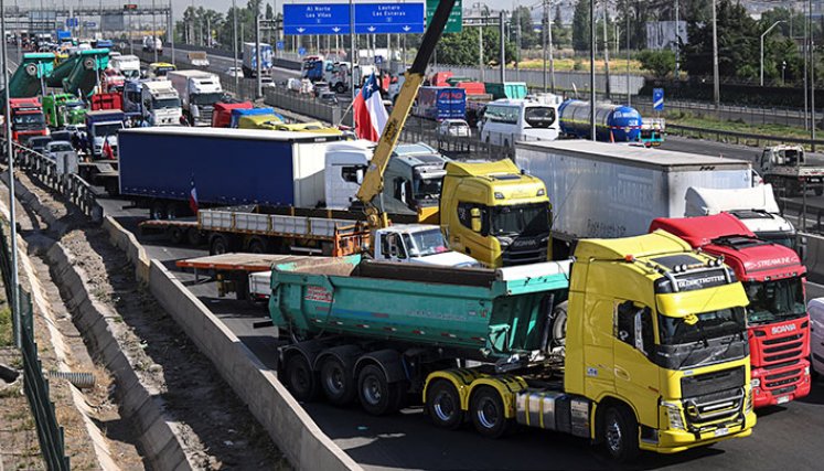 Un paro de camioneros genera problemas de abastecimientos en Chile./Foto: AFP