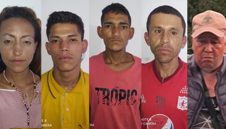 De izquierda a derecha: Angie Claro, Diego Julio, Esteban Meneses, Jesús Arenas y Amado Navarro (el líder).