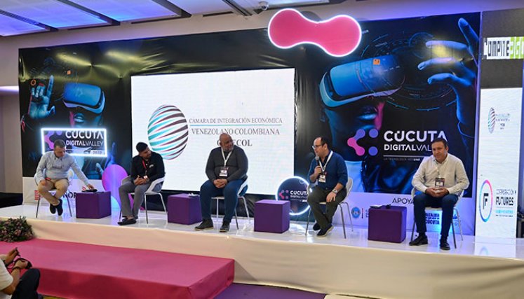 En el foro ‘Fronteras inteligentes’, expertos hablaron sobre la ruta para que Cúcuta sea la primera ‘border smart city’. / Foto Jorge Iván Gutiérrez-La Opinión