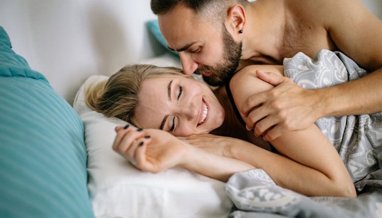 Como cómplice erótico y para cumplir dichas fantasías, el uso de lubricantes juega un papel importante dentro de la salud sexual. / Foto: Pexels
