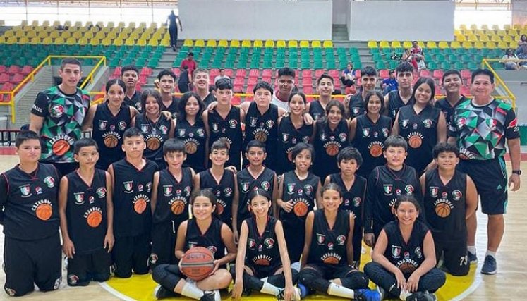 El quinteto de baloncesto del Club Cazadores se destacó en Cartagena.