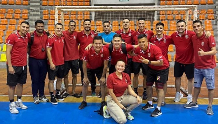 El quinteto de Estrellas del Deporte hizo respetar la casa y se impuso 3-2 sobre Barranquilleros FS.