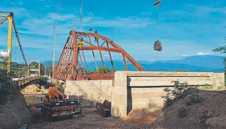Demora en los trabajos del puente preocupa a comerciantes de El Zulia