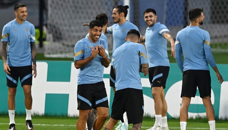 La selección uruguaya en la última fecha de la fase de grupos espera conseguir la clasificación. 