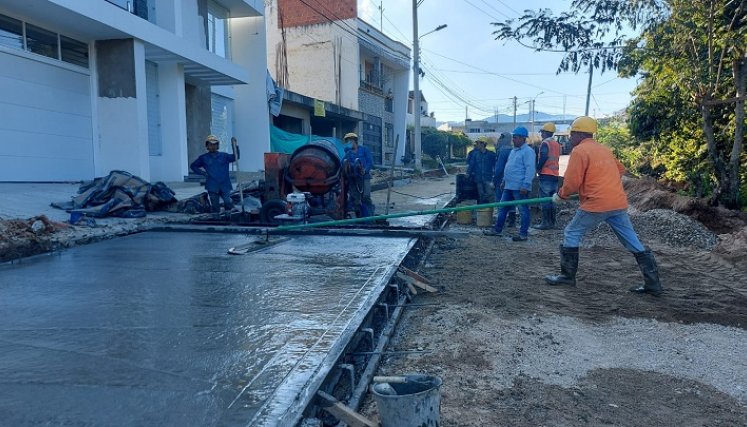 En Ocaña se ejecuta la construcción y mejoramiento de la vía alterna como regalo de cumpleaños por parte de la gobernación.     