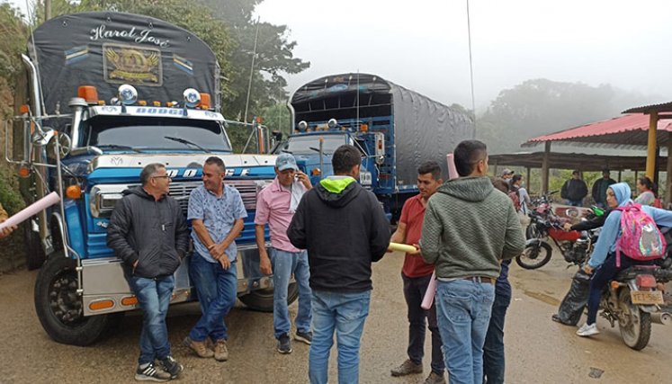 Transportadores bloquean la carretera hacia el Catatumbo./Foto: cortesía