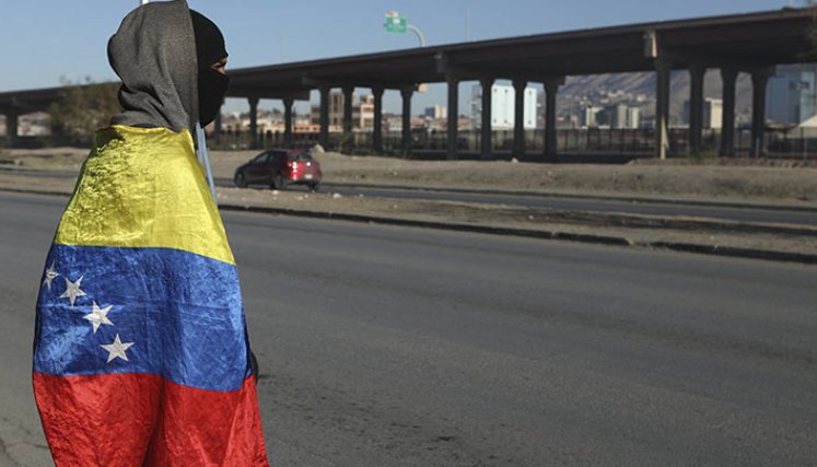 ¡Somos seres humanos!: venezolanos rompen en llanto a los pies de la frontera de EE. UU./Foto: AFP