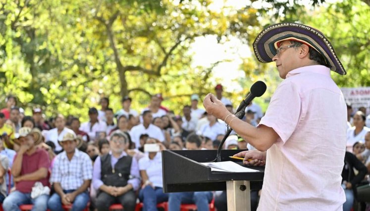 Presidente propuso un programa para comprarles las cosechas a los campesinos