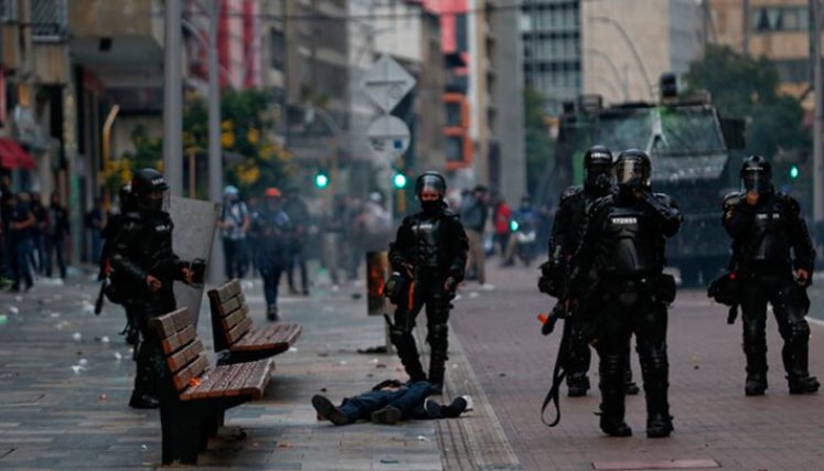 policías