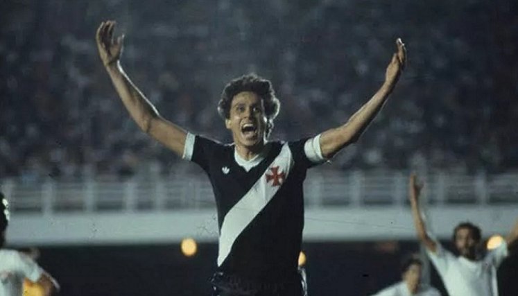 Roberto Dinamita fue uno de los grandes jugadores que tuvo la selección brasileña e la década de los años 70 y 80.