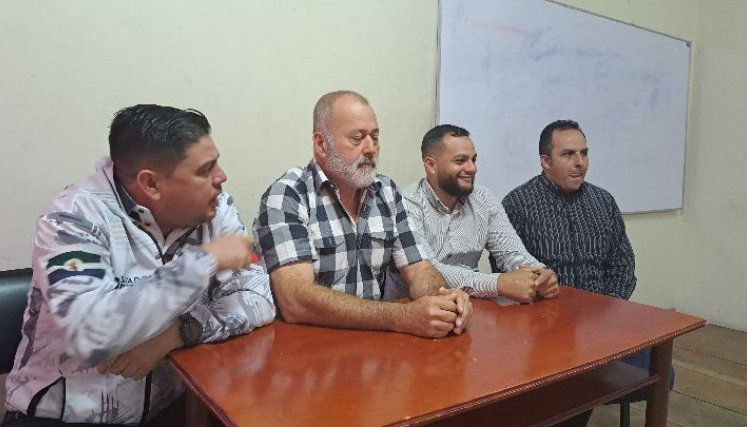Alcaldes de los cuatro municipios afectados por la falta de recursos. Foto Anggy Polanco / La Opinión 