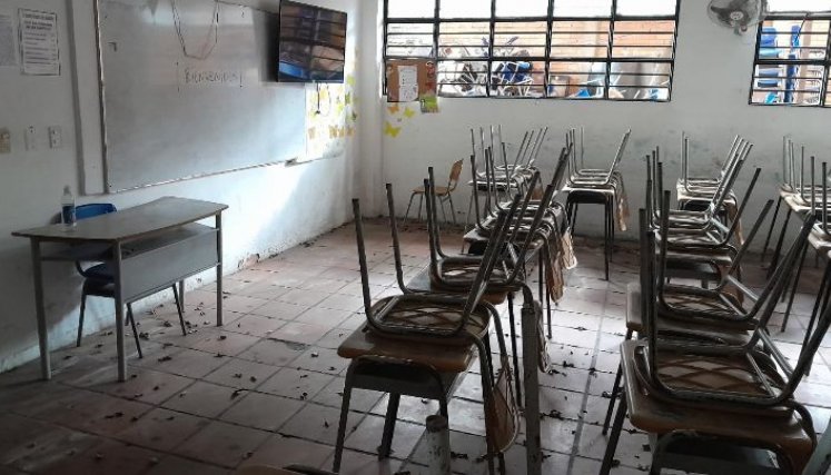 Debido a la falta de personal de aseo, varios salones no estaban en condiciones de ser usados. 