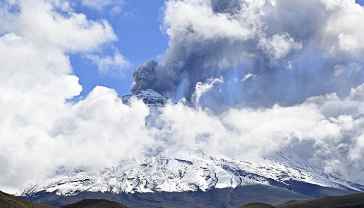 El Cotopaxi, la amenaza del volcán más "peligroso" de Ecuador