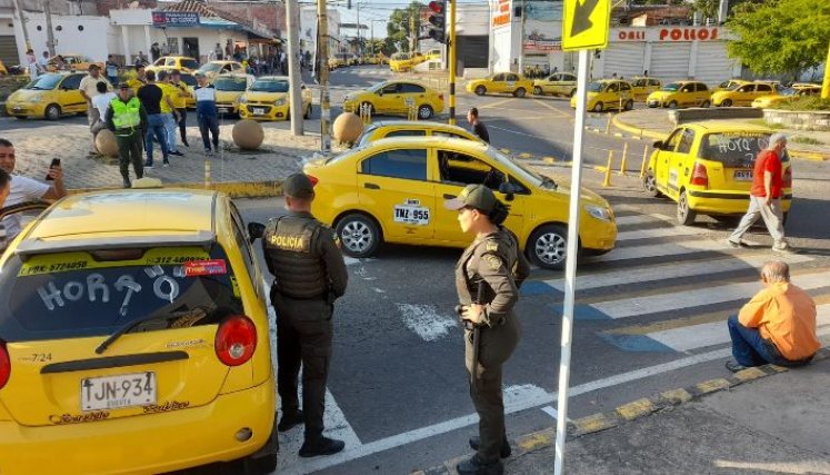 En el sitio La Silla Coja no se permitió la movilidad a las personas./Foto Orlando Carvajal/La Opinión