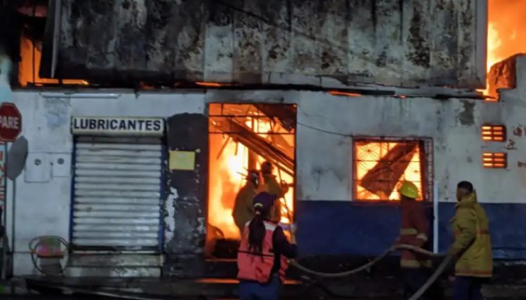 Incendio en una cauchera de San Antonio deja una persona lesionada