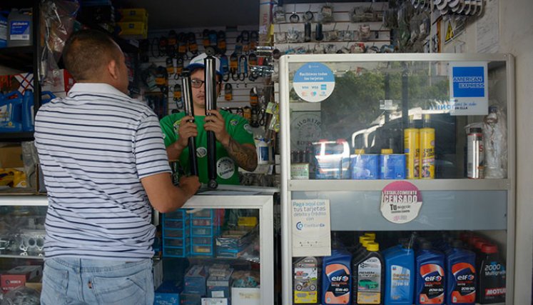 Precios de repuestos y lubricantes han estado al alza./ Foto Leonardo Oliveros-La Opinión