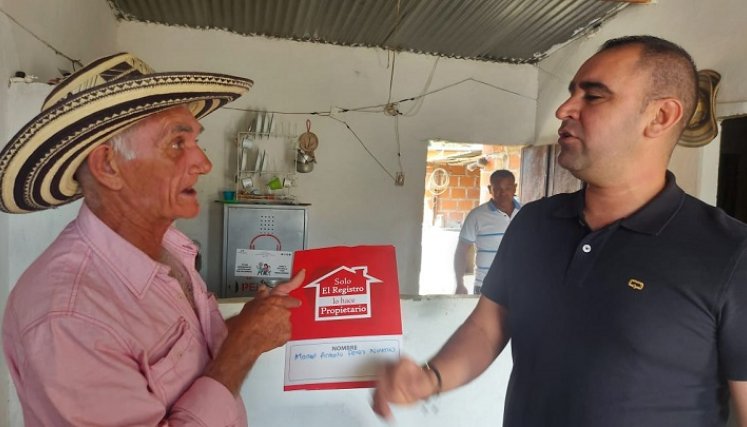 Beneficiarios del programa de formalización de títulos de los barrios La Inmaculada y Kennedy piden la entrega de escrituras públicas.