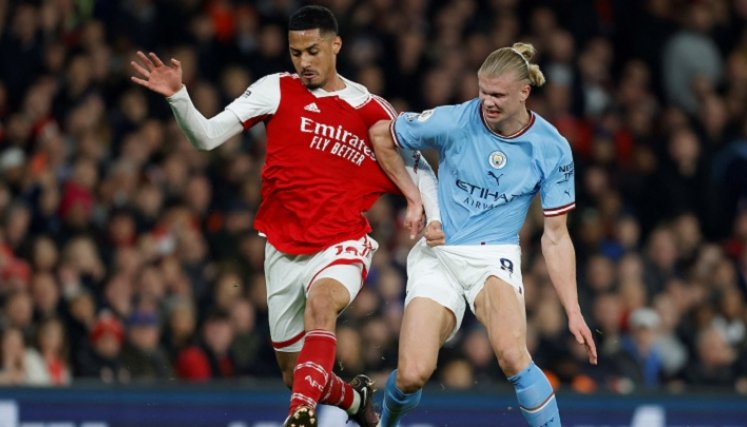 El Arsenal, líder de la Liga inglesa dejó escapar la posibilidad de afianzarse en el liderato.