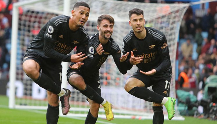 Arsenal, Premier League. 