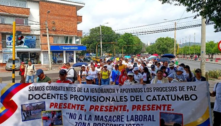 Cerca de 600 maestros se movilizaron. Salieron de la redoma de la Central de Transportes y finalizaron en la Secretaría de Educación Departamental.  / Foto: Cortesía 