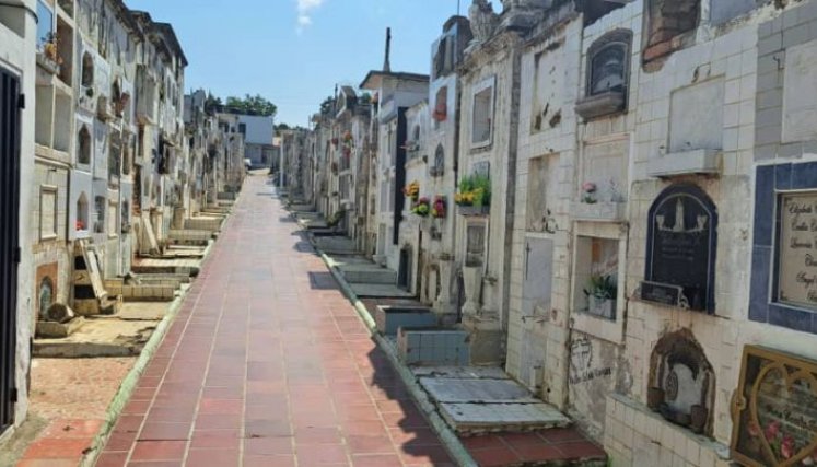 En el Cementerio Central ya no caben más muertos