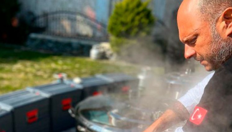 Conozca al chef colombiano que ayuda a las víctimas en Turquía