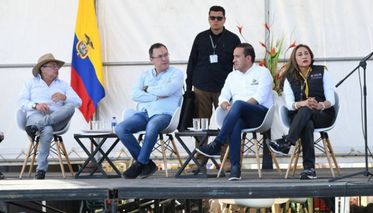 Petro habla con campesinos sobre delimitación de páramos Santurbán y Almorzadero