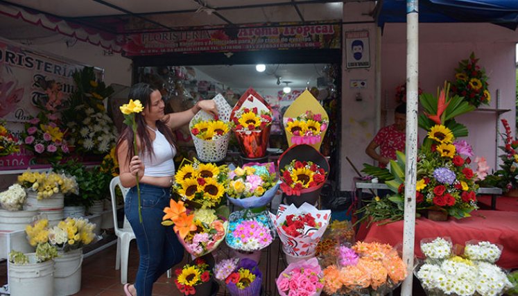 Floristerías esperan en San Valentín ventas por encima del nivel del año pasado, cuando el comercio creció 30%. Foto Leonardo Favio Oliveros/La Opinión