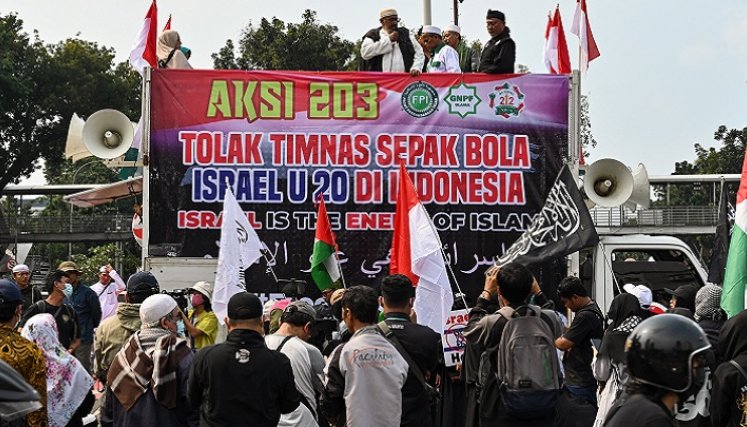 Manifestantes indonesios se oponen a la presencia de la selección Sub-20 de Israel en el Mundial de la categoría.
