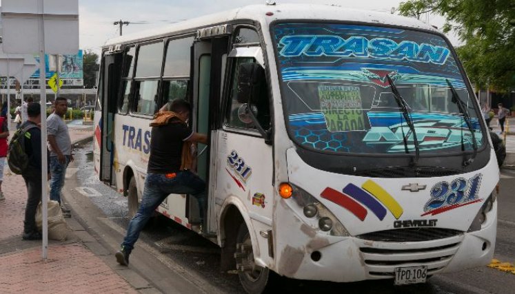 Empresarios pedían que el aumento se diera en un solo momento, pero por la situación económica, los alcaldes lo dividieron en dos. / Foto: Juan Pablo Cohen / La Opinión 