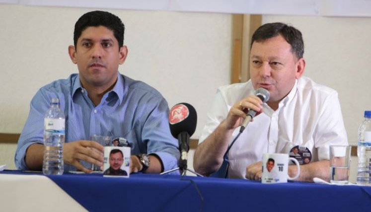 Emerson Meneses buscó ahora a los congresistas para plantearles la necesidad de una consulta interna./Foto archivo