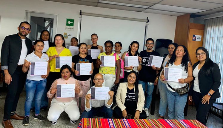 Mujer educación TI