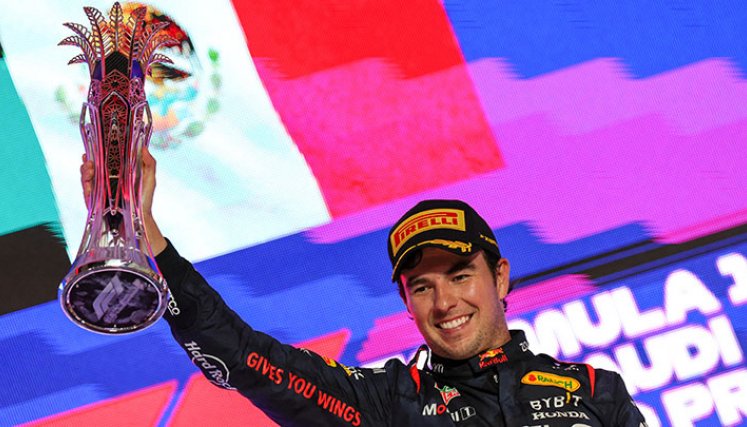 Sergio Pérez ganador del GP de Arabia Saudita. 