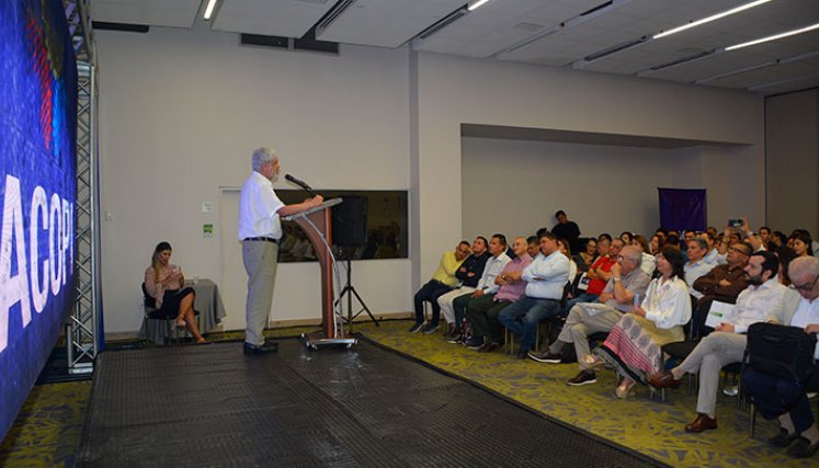El ministro de Comercio, Industria y Turismo, Germán Umaña, explicó en Cúcuta la política de reindustrialización. / Foto Leonardo Favio Oliveros/La Opinión