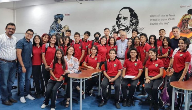 20 colegios recibieron de la alcaldía salas de bilingüismo/Foto cortesía
