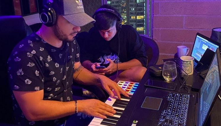 Legolax se estrena como productor artista