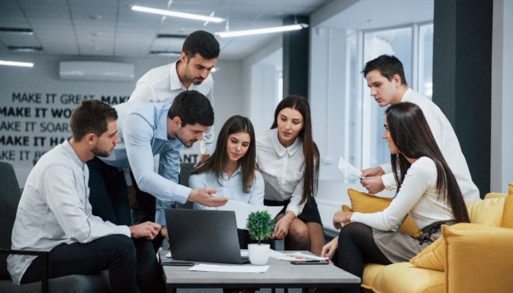 tendencias de la economía global hacia la relocalización de empresas