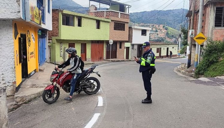 Refuerzan controles de tránsito en Pamplona.