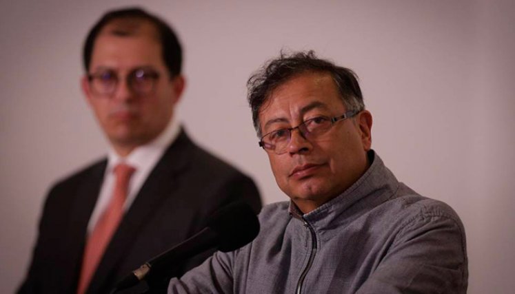 Gustavo Petro y Francisco Barbosa. 
