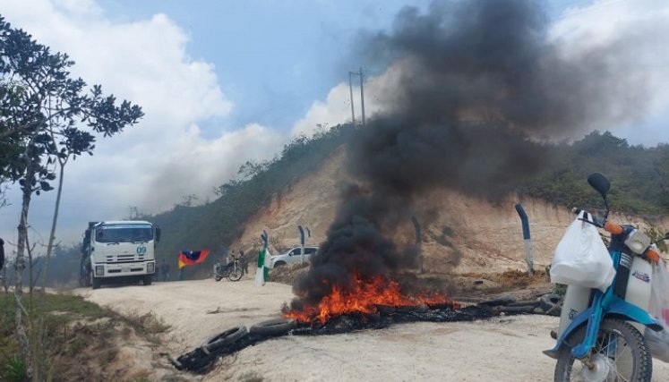 Nuevamente se presentan bloqueos en la vía de acceso del relleno sanitario de la vereda La Madera, debido al incumplimiento del Plan de manejo ambiental.