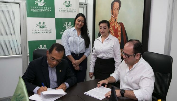 Con la firma del convenio, funcionarios de Norte de Santander y miembros de las juntas comunitarias resultarán beneficiados./Foto: Juan Pablo Cohen 