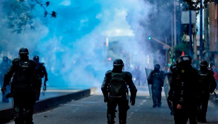 Las marchas del 28 de abril también terminaron en desmanes, daños y bloqueos en Bogotá