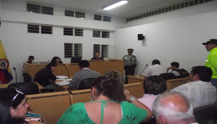 La gente en Ocaña quería linchar al homicida. Reclaman todo el peso de la justicia en contra de la persona responsable del doble crimen.
