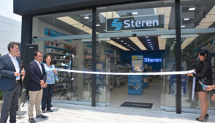 La tienda mexicana de tecnología abrió en el barrio La Playa./ Foto Leonardo Favio Oliveros-La Opinión