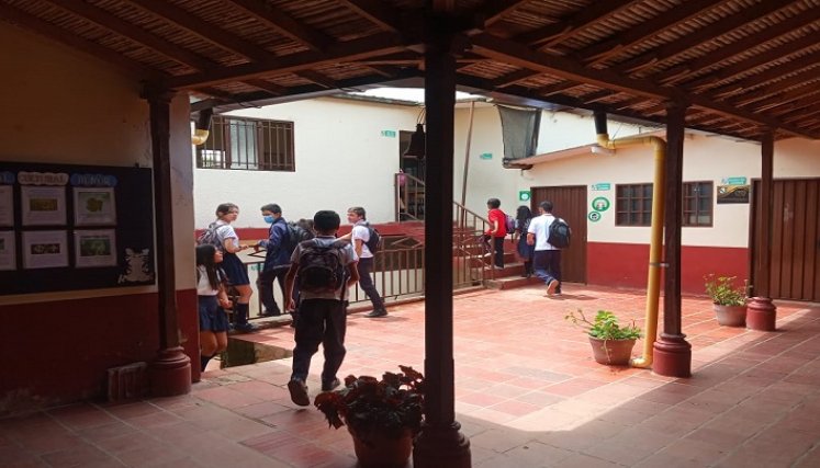 En inminente peligro viven estudiantes del colegio Edmundo Velásquez de Otaré.