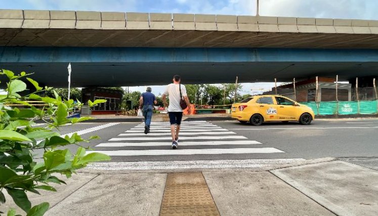 Esta era una necesidad insatisfecha desde la construcción del puente Carlos Ramírez París, en el 2007, el cual no contempló la movilidad peatonal.