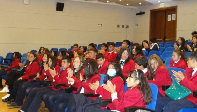 Estudiantes son sensibilizados sobre el cuidado ambiental.